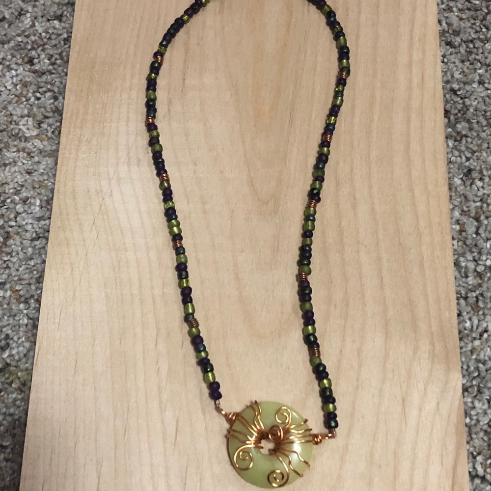 Green gold wire beaded necklace
